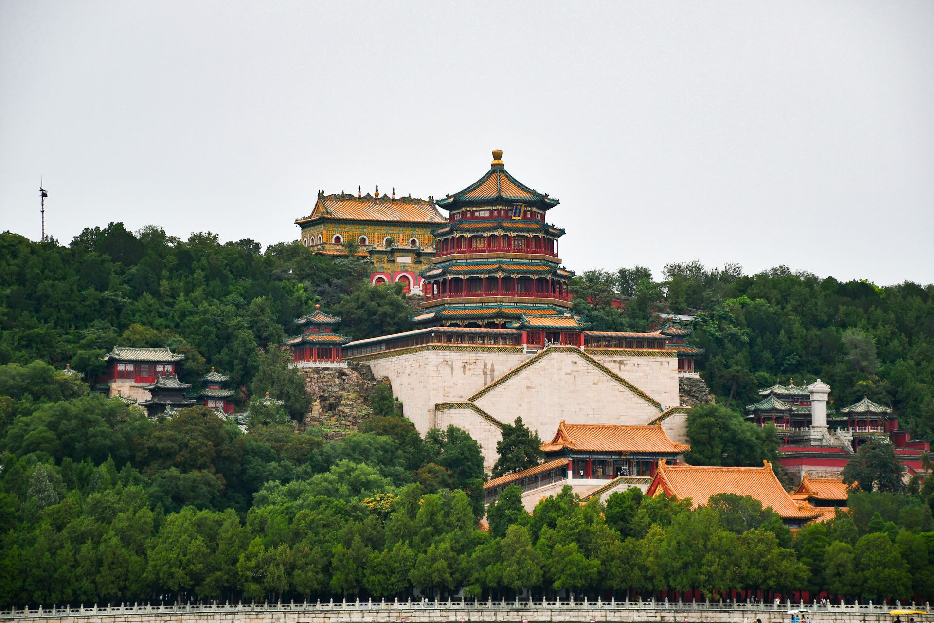 The Summer Palace’s long corridor and Kunming Lake