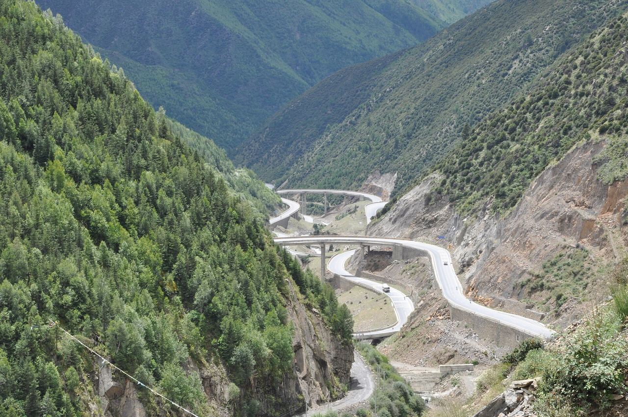 The high road in — the 318 and its Tibetan-plateau passes