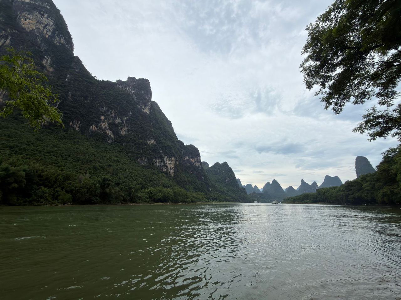 A boat on the Li River, passing the peaks that appear on the ¥20 note