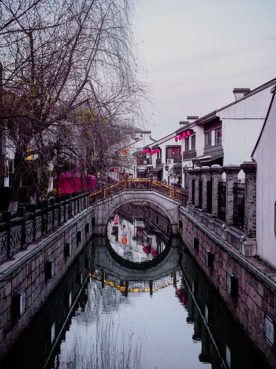 A stone bridge over the canal on Pingjiang Road
