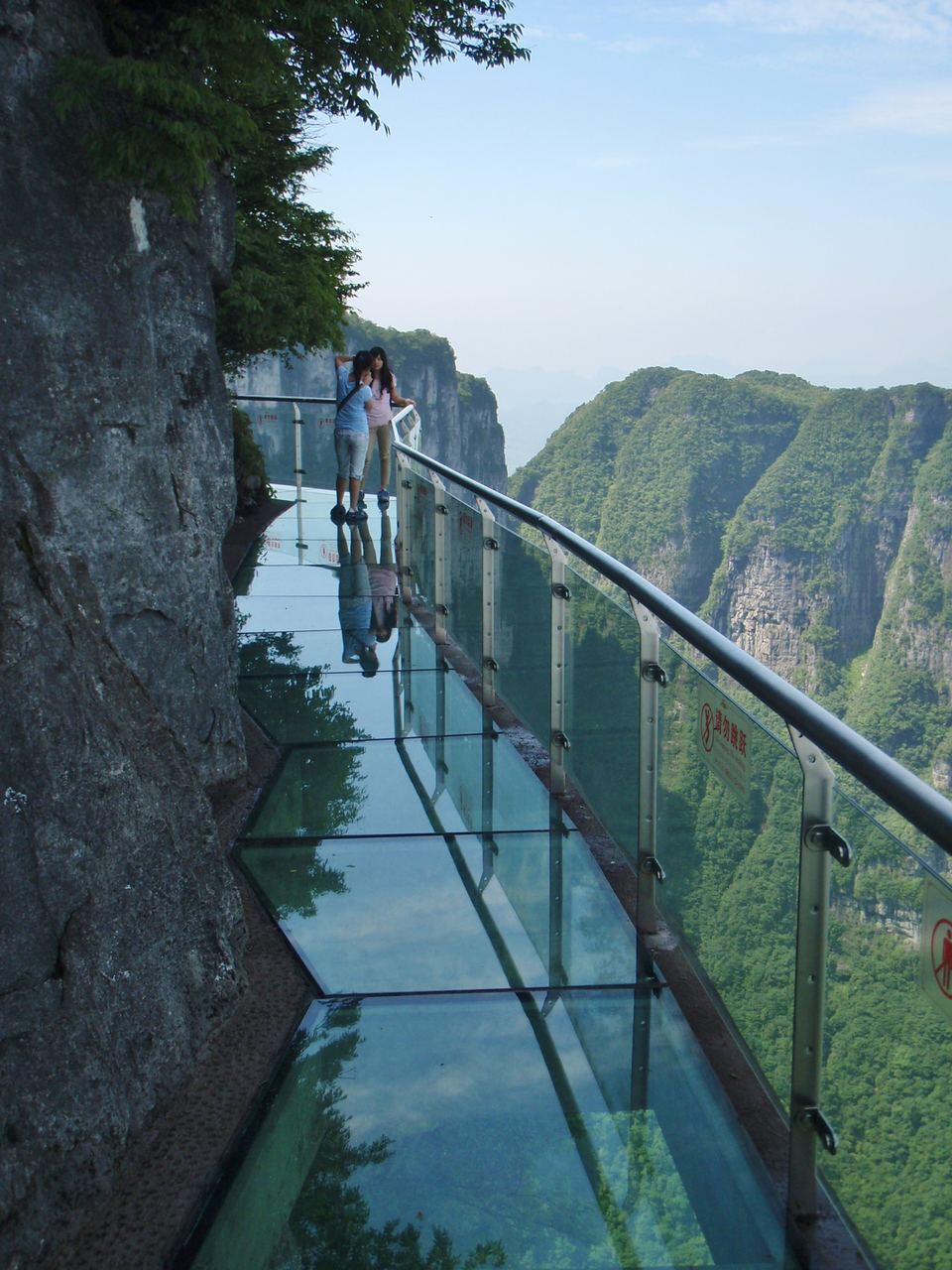 The glass walkway on Tianmen Mountain